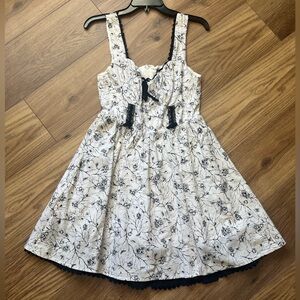 NWOT Hot Topic Black and White Rose and Spider Patterned Vintage Style Dress